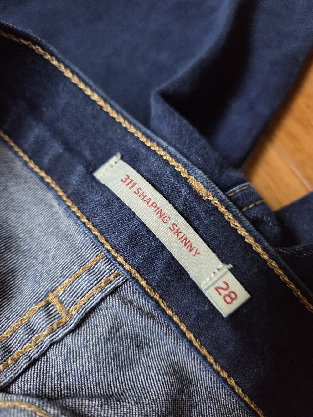 Levi's 311 Shaping Skinny Jeans Dark Wash Stretch Women's 28 x 30 Mid Rise - Picture 2 of 10
